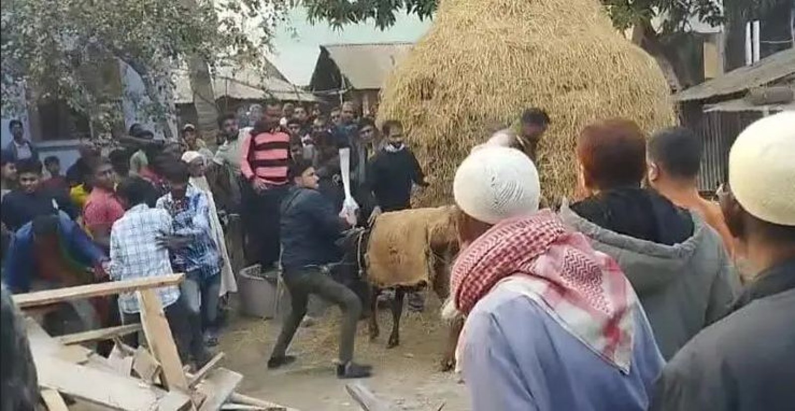 নওগাঁয় বিএনপি-জামায়াত সংঘর্ষে আহত ১০