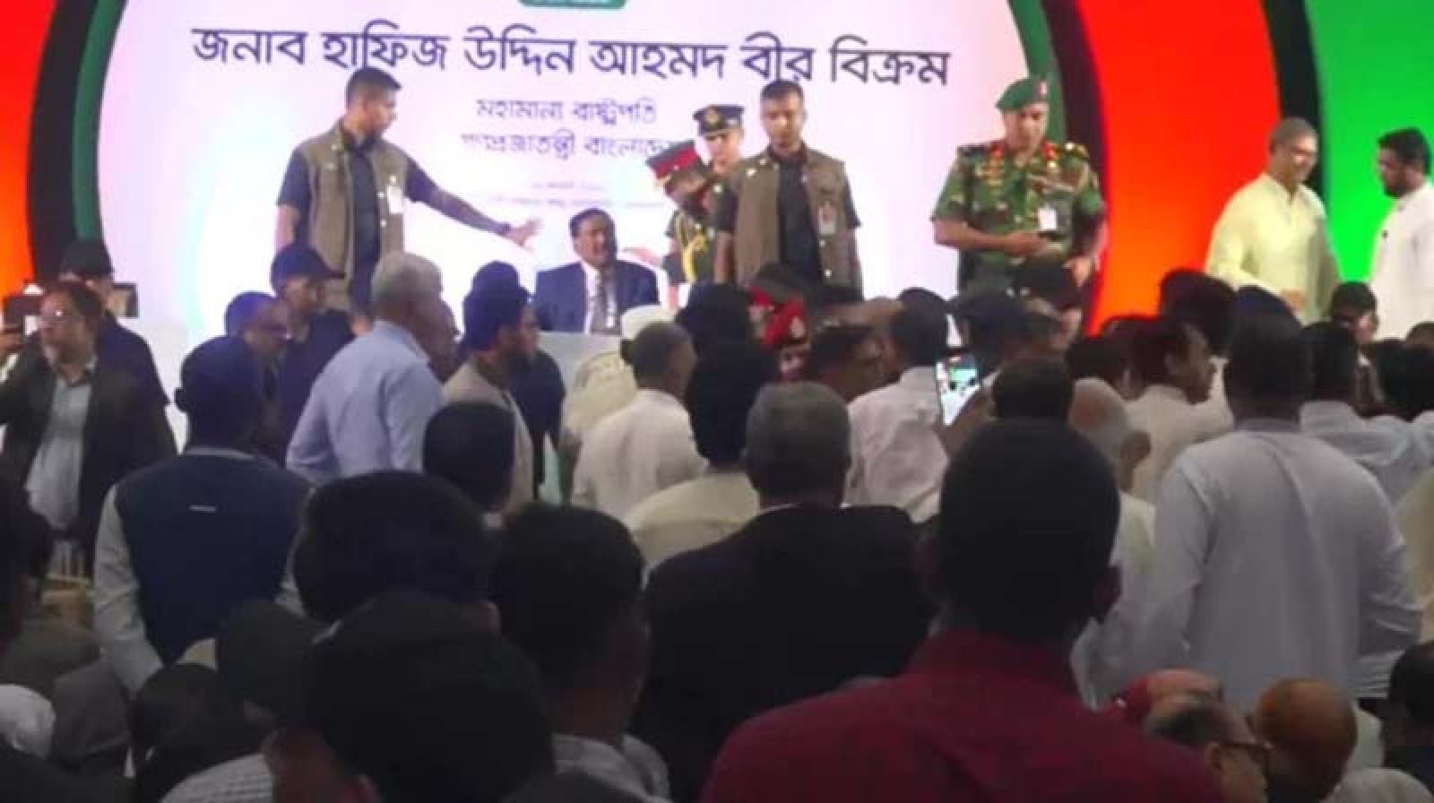 জুলাই গণঅভ্যুত্থান দিবসের অনুষ্ঠানে কী কারণে হট্টগোল?