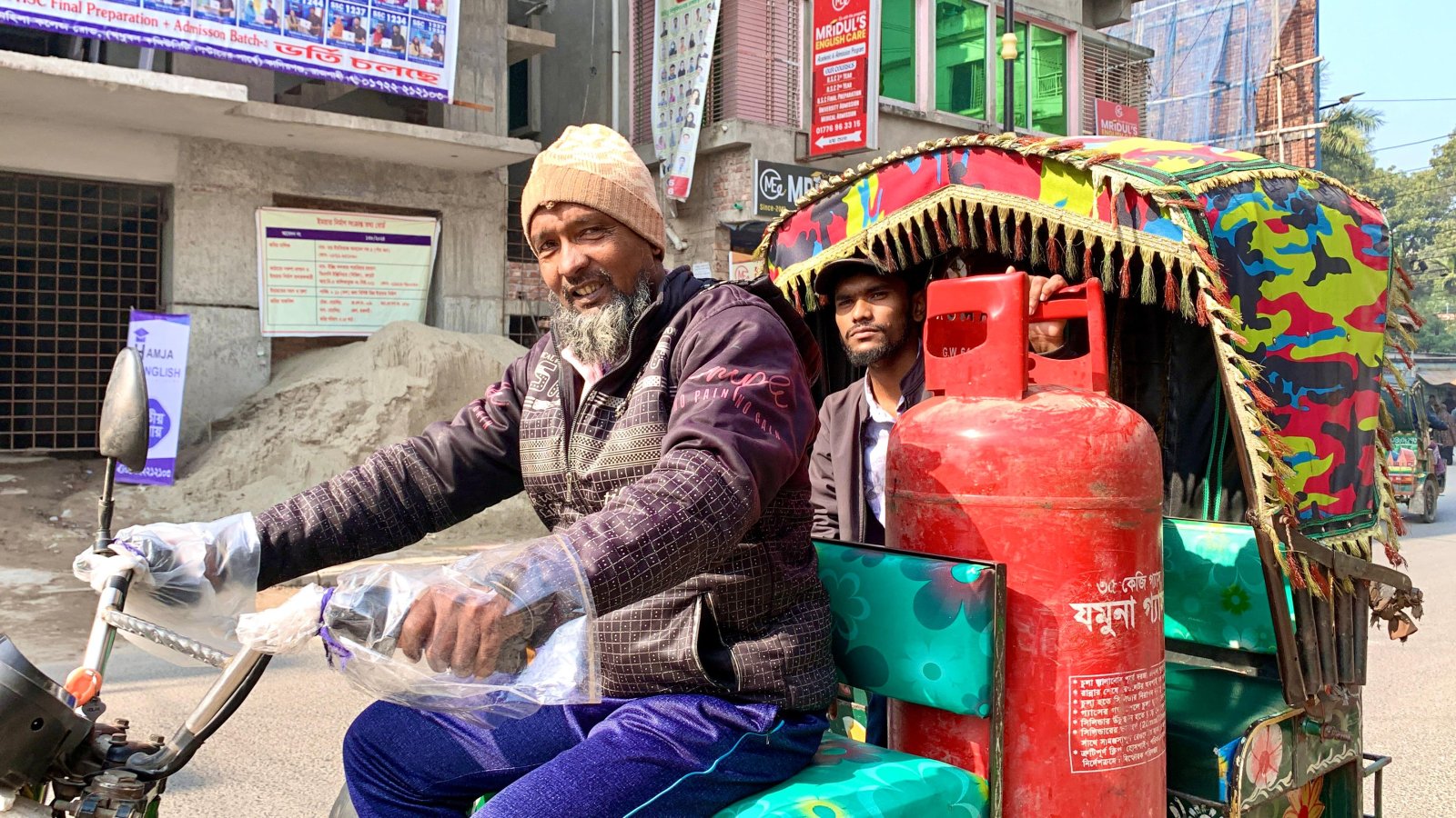 রাজশাহীতেও ছিল এলপিজি ডিলারদের ধর্মঘট, গ্যাস না পেয়ে ভোগান্তি