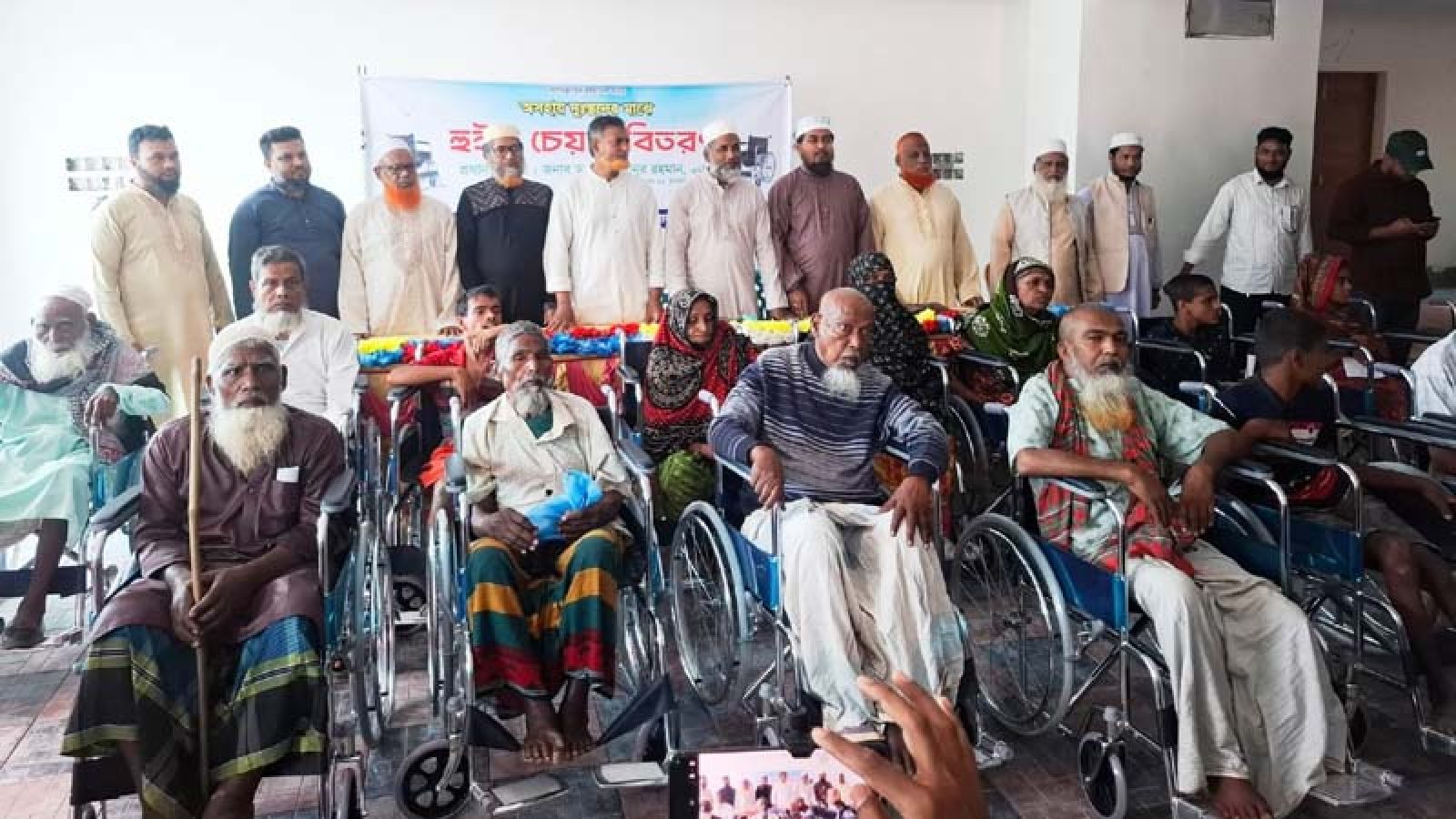 গোমস্তাপুরে প্রতিবন্ধীরা পেল হুইল চেয়ার