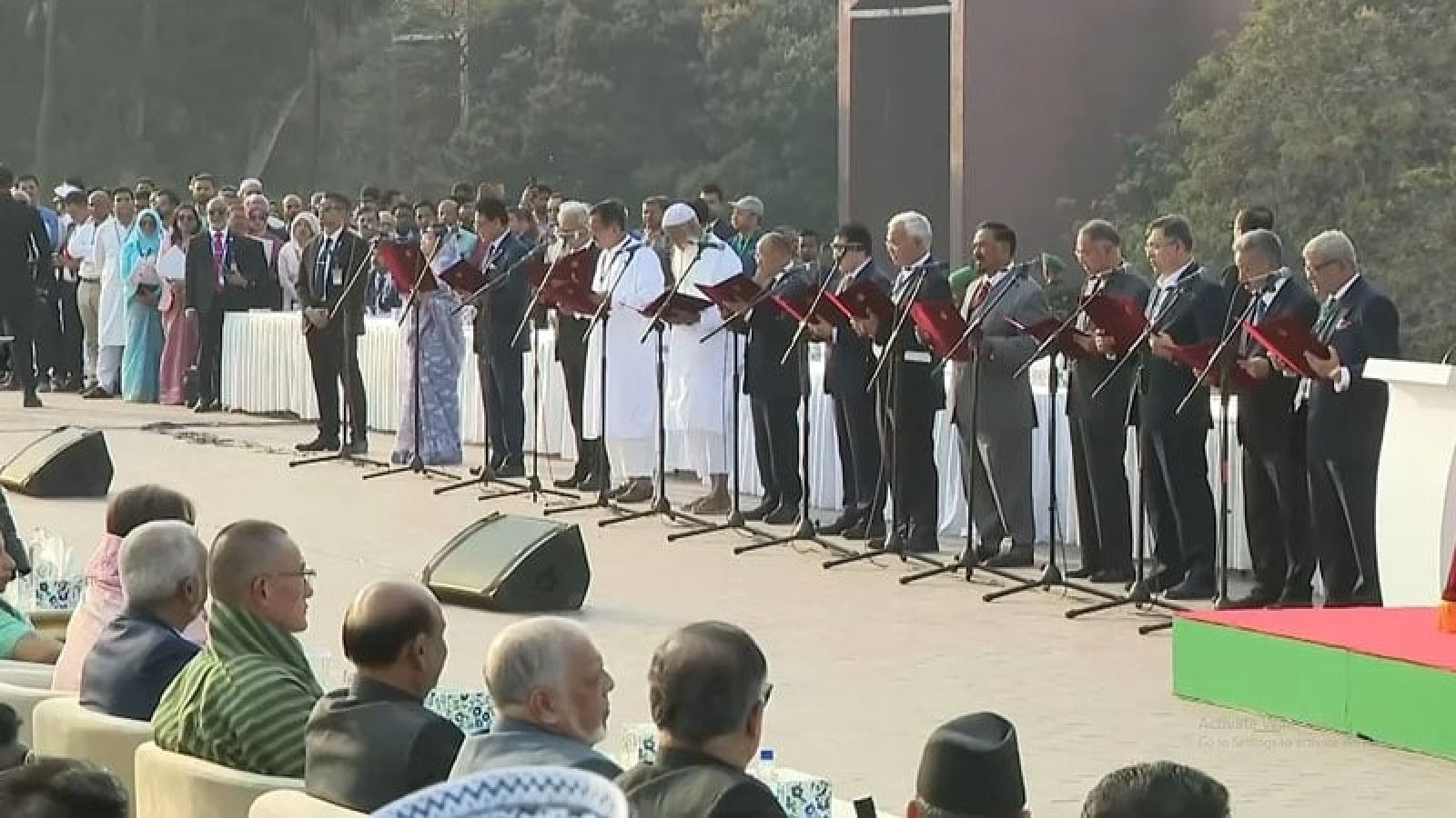 মন্ত্রী-প্রতিমন্ত্রীদের শপথ পড়ালেন রাষ্ট্রপতি