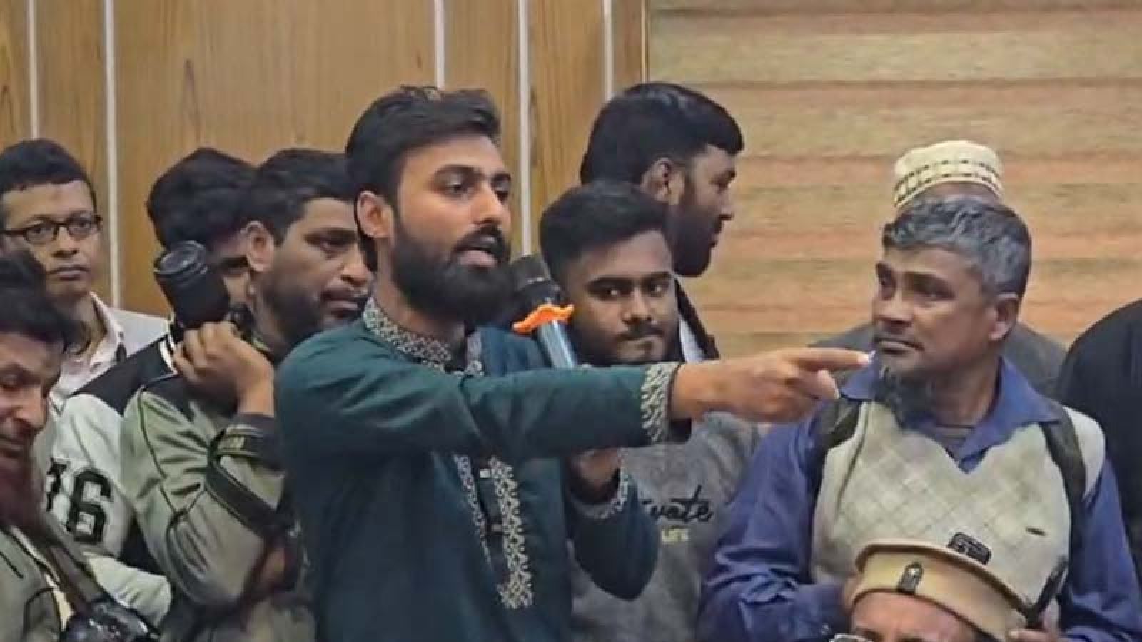 ‘জাতীয় পার্টিকে প্রতীক দেওয়া হলে নির্বাচন হতে দেওয়া হবে না’