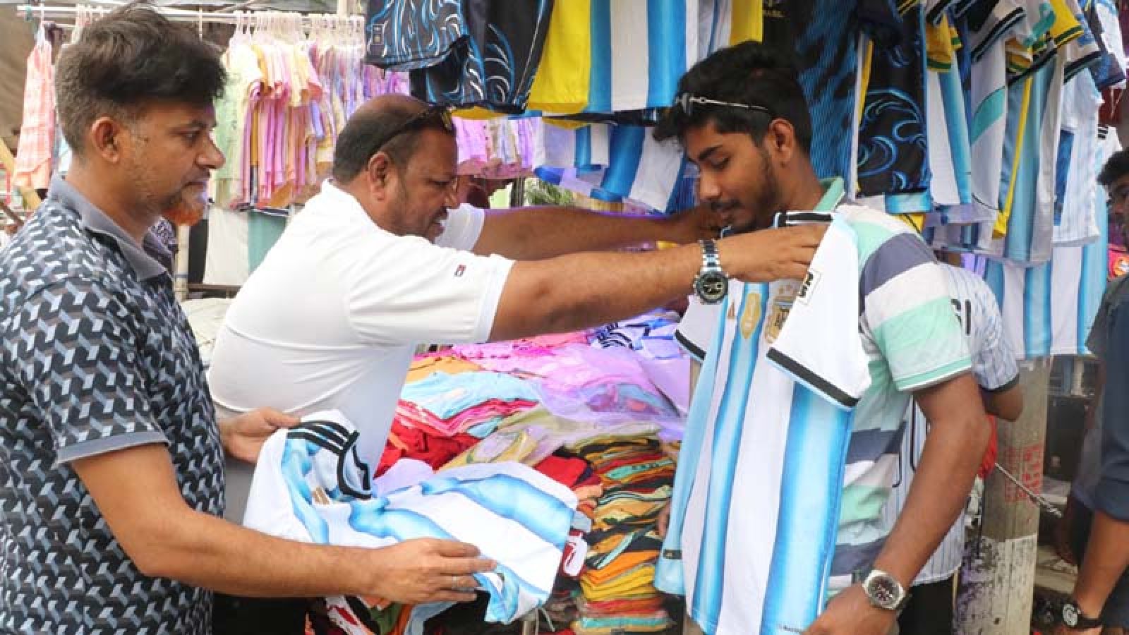 বিশ্বকাপ ঘিরে ঘরের নারীদের নির্ঘুম রাত ও বাঁধভাঙা আবেগ