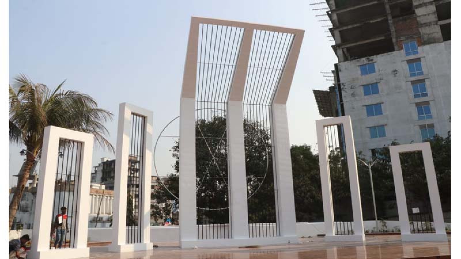 শ্রদ্ধা নিবেদনের জন্য প্রস্তুত রাজশাহী কেন্দ্রীয় শহিদ মিনার
