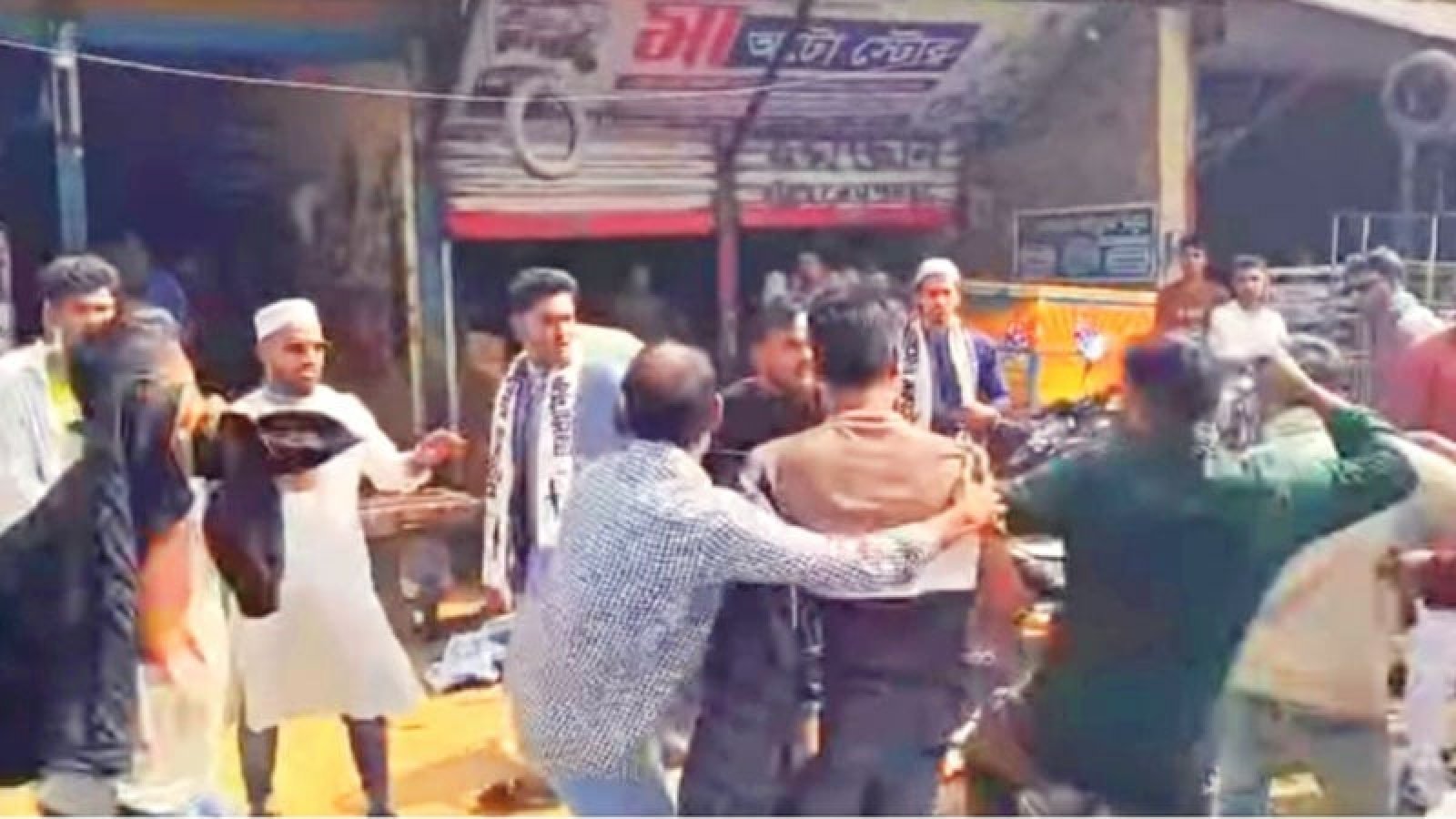 ৯ স্থানে প্রচারে বাধা, হামলা সংঘর্ষ, আহত ৪০ জন