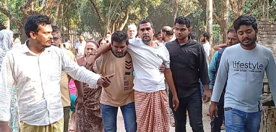 ঈশ্বরদীতে বিএনপি কর্মীর বাড়িতে জামায়াতের হামলা-ভাঙচুর