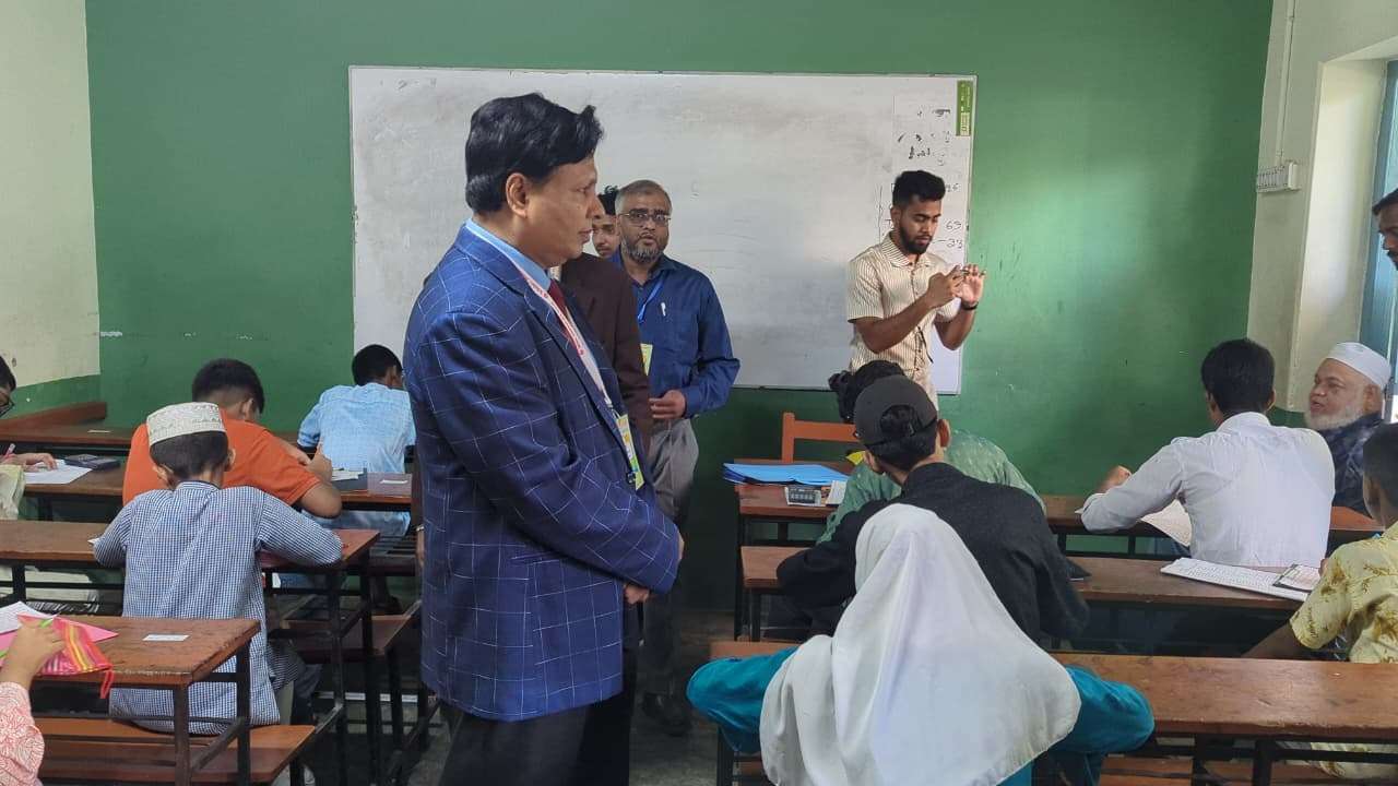 রাজশাহীতে স্কলারস্ ওয়েলফেয়ার ট্রাস্ট বৃত্তি পরীক্ষা অনুষ্ঠিত
