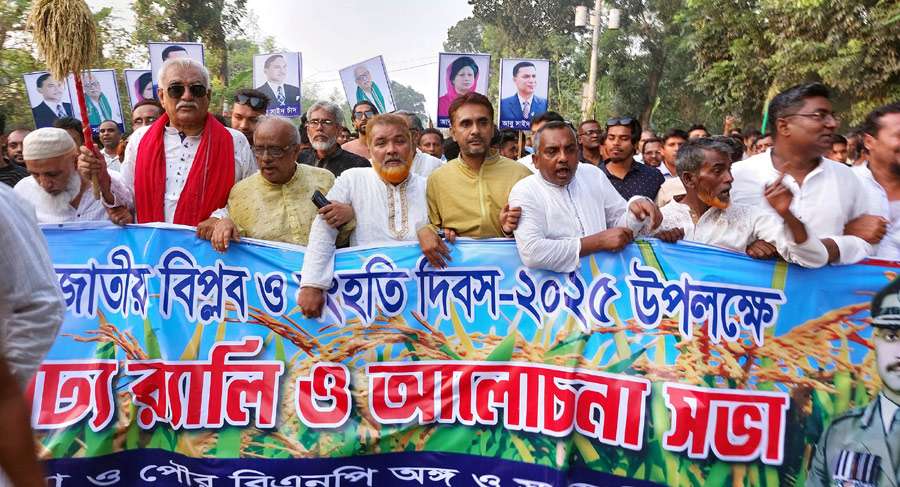 গরীবের বন্ধু হয়ে থাকতে চাই : চাঁদ