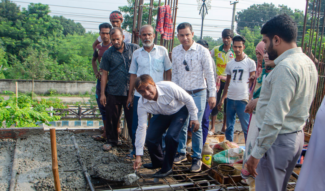 ছাদ ঢালাইয়ের মধ্য দিয়ে কাঠামো দৃশ্যমান হতে শুরু করেছে রাজশাহী আধুনিক তথ্য কমপ্লেক্সের
