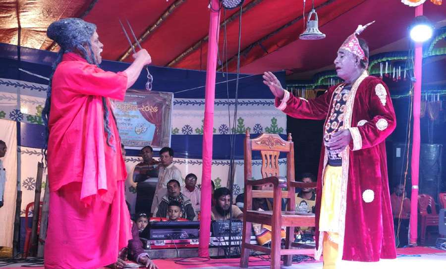 বাগাতিপাড়ায় যাত্রাপালা ‘গৌরি মালা’ মঞ্চস্থ, গ্রামজুড়ে উৎসবের আমেজ