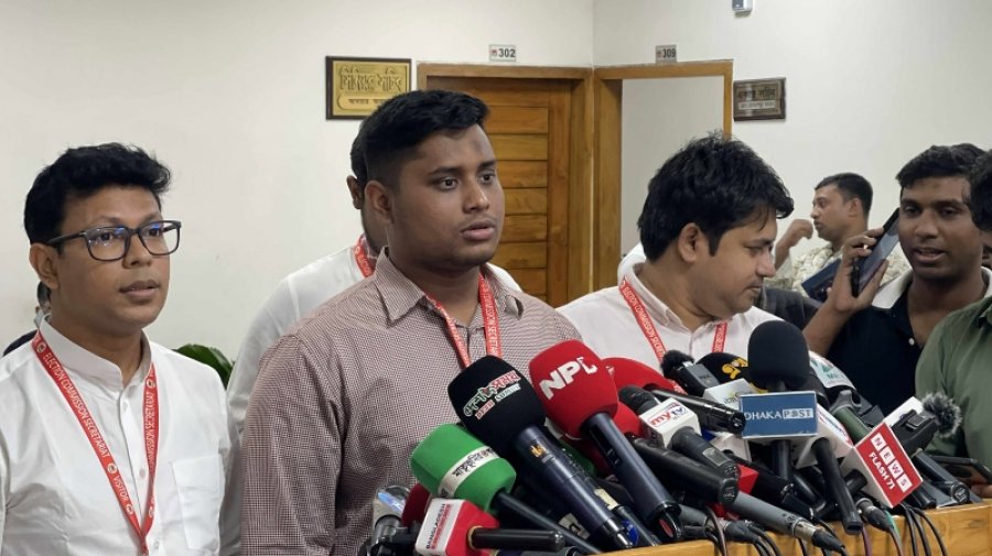 ইসির রিমোর্ট আগারগাঁওয়ে নেই: হাসনাত
