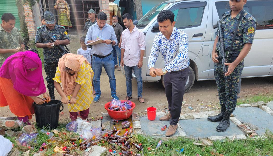 পাবনায় স্পিডের আদলে নকল পানীয় কারখানার সন্ধান; জরিমানা ও পণ্য ধ্বংস