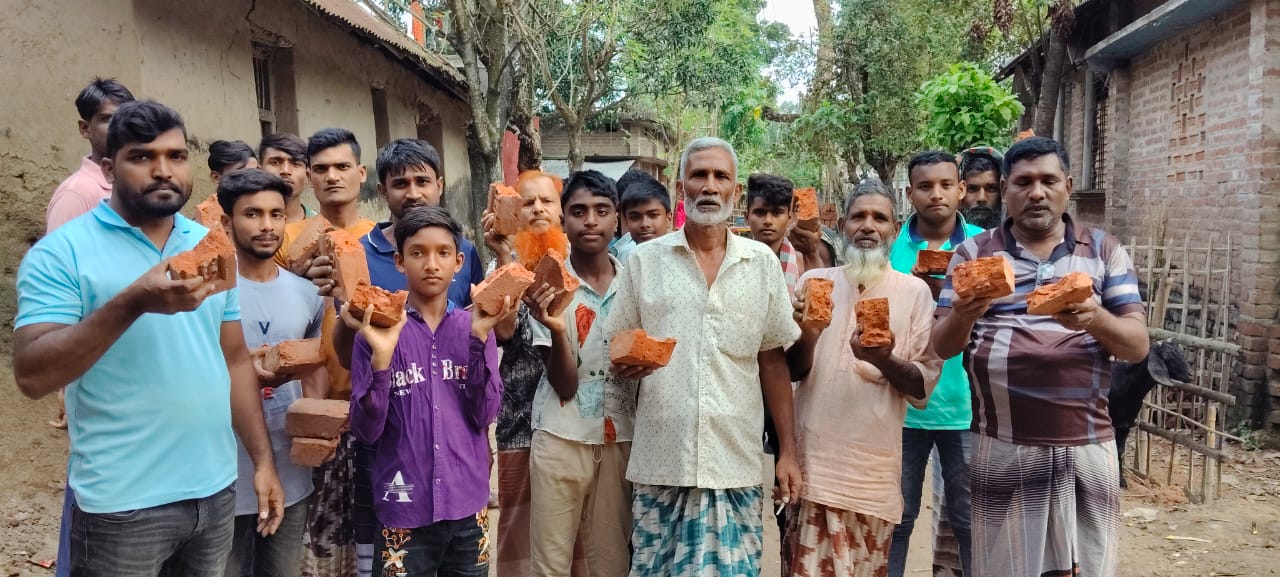 শিবগঞ্জে রাস্তা নির্মাণে অনিয়মের অভিযোগে কাজ বন্ধ