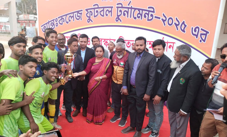 নাটোরে আন্তঃকলেজ ফুটবল টুর্নামেন্টে চ্যাম্পিয়ন শহীদ শামছুজ্জোহা সরকারি কলেজ