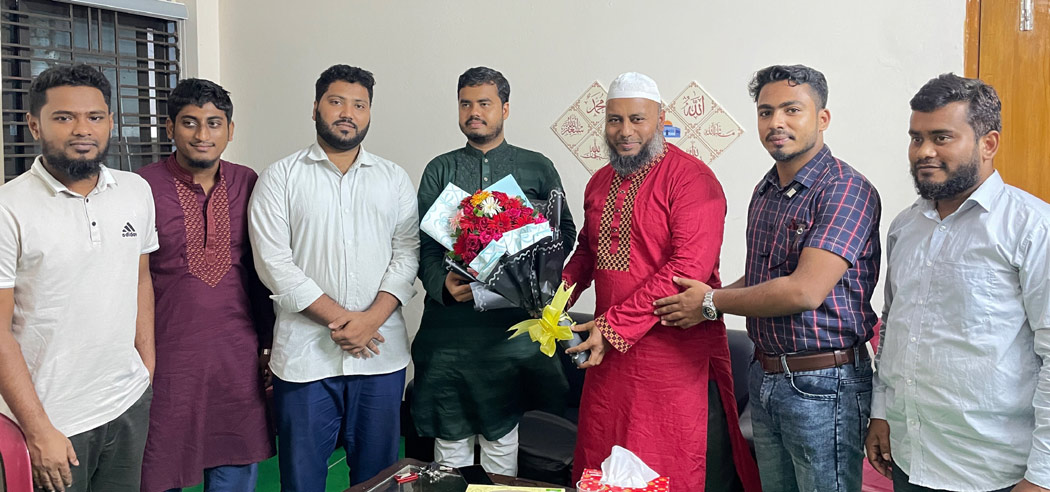 চাকসুর নবনির্বাচিত ভিপিকে বাগাতিপাড়া উপজেলা প্রেসক্লাবের ফুলেল শুভেচ্ছা