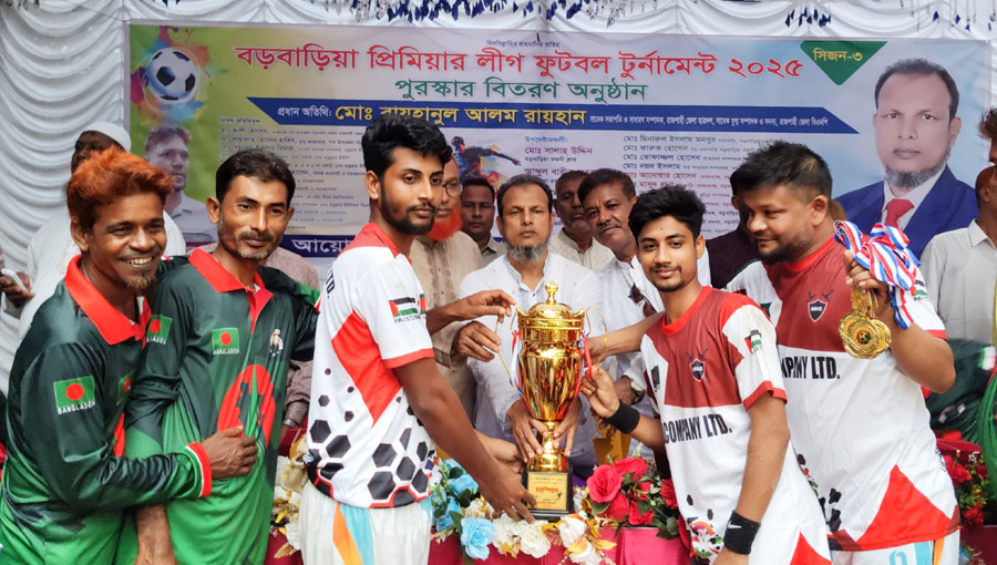 পবায় বড়বাড়িয়া প্রিমিয়ার লিগ ফুটবল টুর্নামেন্টে জান্নাতুল রিয়াল এস্টেট চ্যাম্পিয়ন