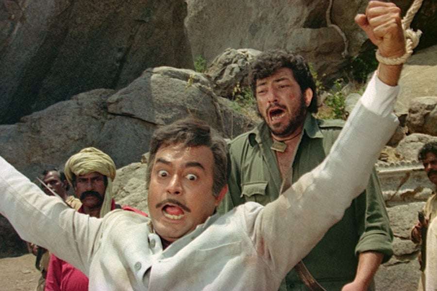 বাদ পড়েছিল গব্বরের মৃত্যুদৃশ্য! পঞ্চাশ বছর পূর্তিতে এবার মুক্তি পাবে ‘শোলে’র আনকাট ভার্সন কবে, কোথায় মুক্তি পাচ্ছে এই ছবি?