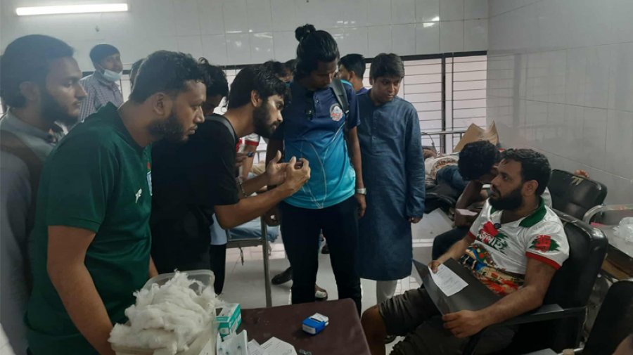 মানিক মিয়া অ্যাভিনিউতে সংঘর্ষ, আহত ২০ ‘জুলাইযোদ্ধা’ ঢামেকে