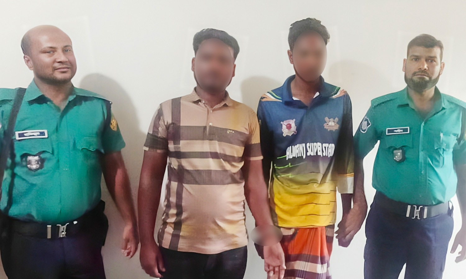 নগরীতে এক কেজি গাঁজাসহ দুই যুবক গ্রেপ্তার