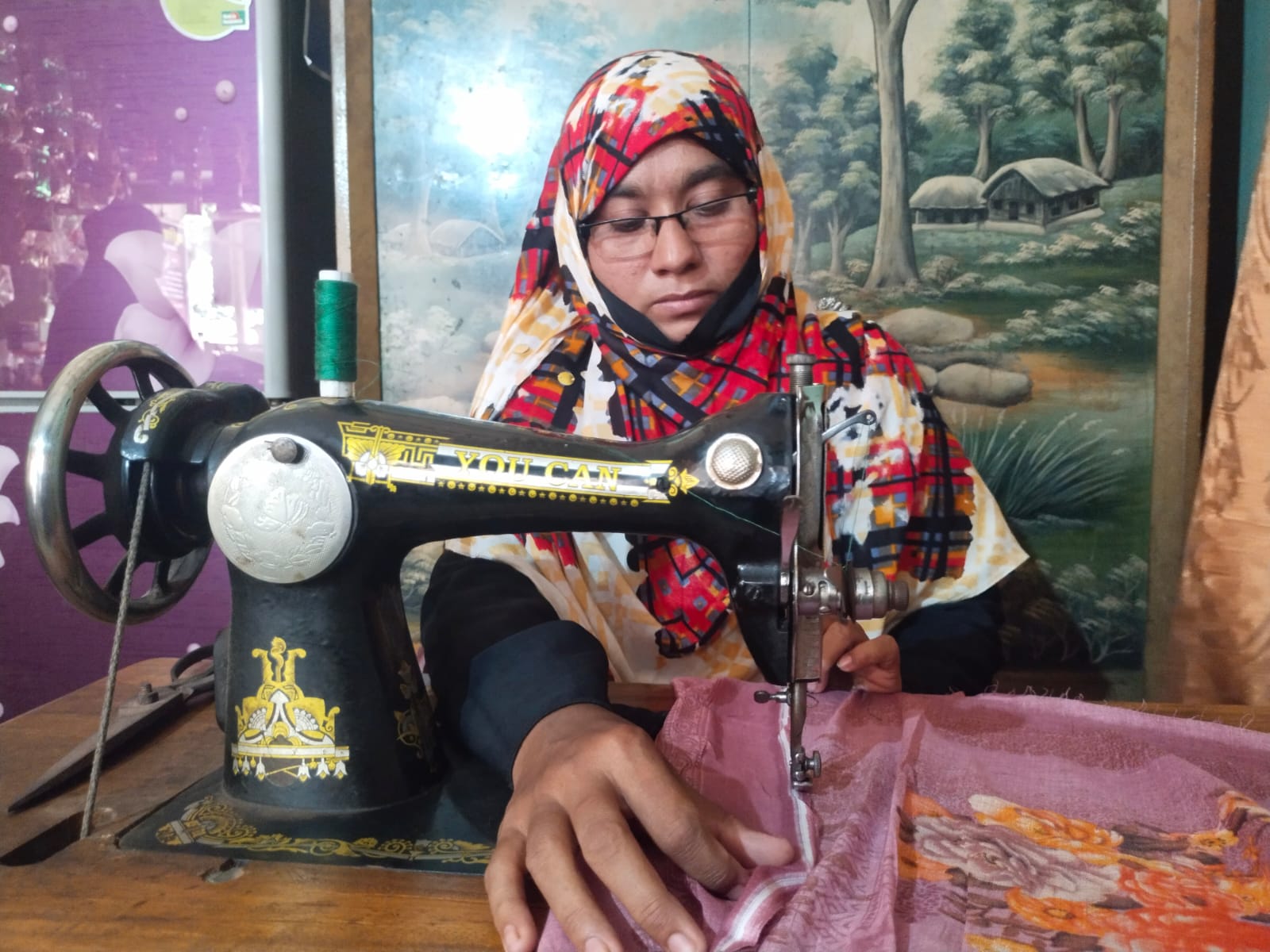 ১১ বছরে নাটোরে ৪ হাজার ৮শ নারীর প্রশিক্ষণ গ্রহণ, সেলাই মেশিনের অভাবে ঘুরছে না প্রতিবন্ধী নাসরিনের জীবিকার চাকা