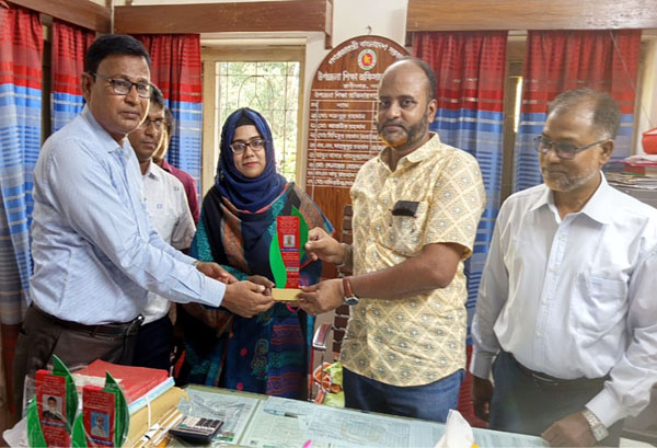 রাণীনগরে তিন শিক্ষা কর্মকর্তাকে সংবর্ধনা প্রদান