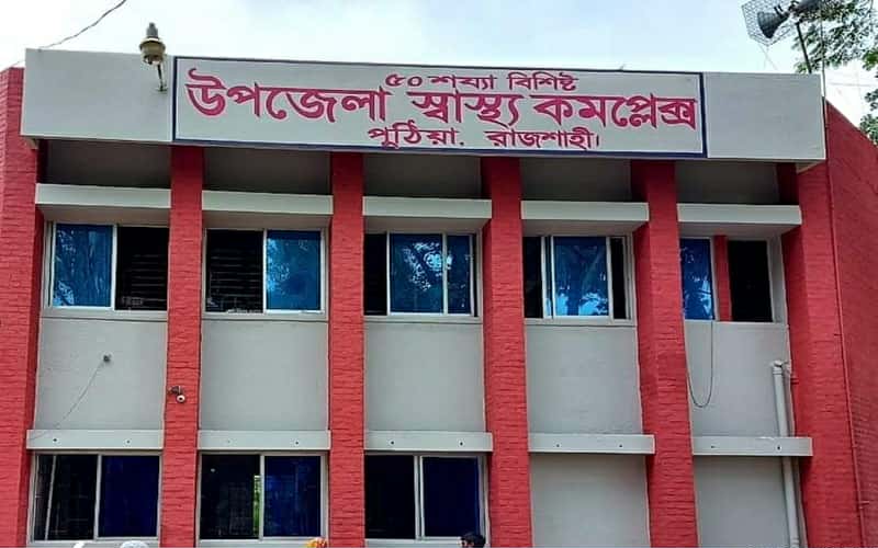 পুঠিয়া উপজেলা স্বাস্থ্য কমপ্লেক্সে দালালদের দৌরাত্ম্যে, অতিষ্ঠ রোগী ও স্বজনরা