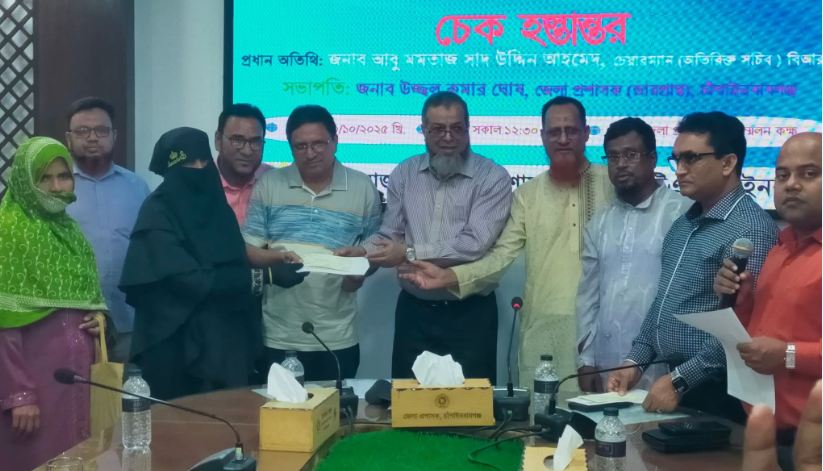 চাঁপাইনবাবগঞ্জে সড়ক দুর্ঘটনায় নিহত ক্ষতিগ্রস্ত পরিবারকে ৮০ লাখ টাকার সহায়তা