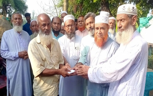 আগুনে পুড়ে গেছে দিনমজুর কালামের সবকিছু