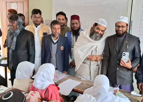 নওগাঁয় জাতীয় মেধাবৃত্তি পরীক্ষায় অংশ নিলো ৪৫০ শিক্ষার্থী