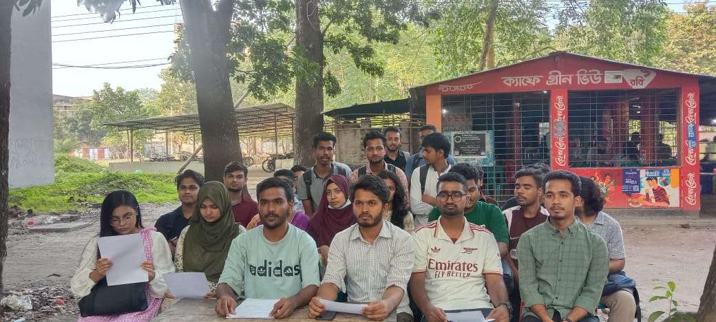 পাল্টাপাল্টি অভিযোগ, ডিপার্টমেন্টেই আত্মহত্যার চেষ্টা রাবি শিক্ষার্থীর
