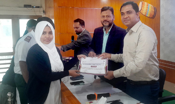 লালপুরে চিত্রাঙ্কন প্রতিযোগিতার পুরস্কার বিতরণ