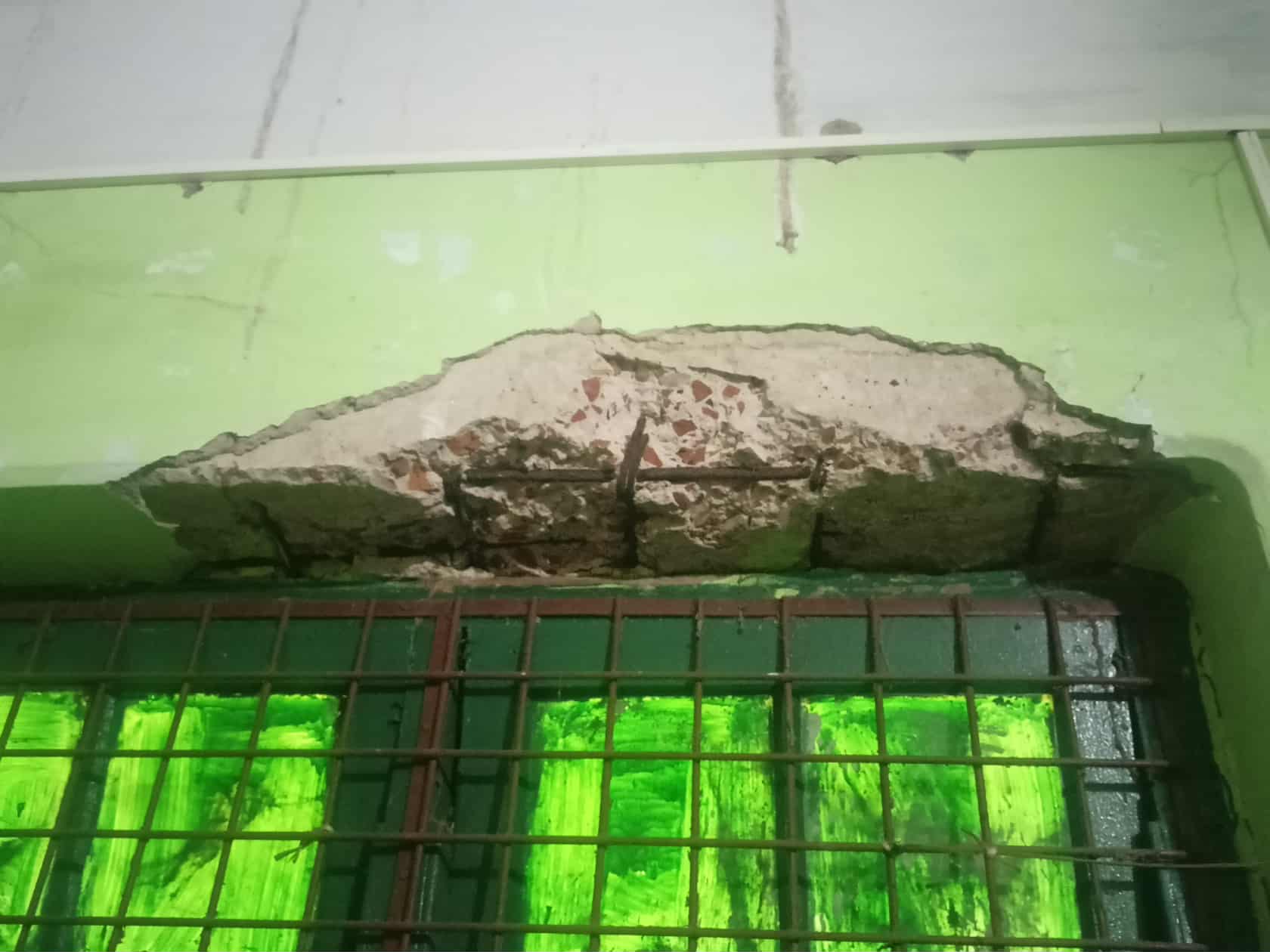 বিভিন্ন স্থানে ফাটল, খসে পড়ছে পলেস্তারা; বেহাল দশা রাবি’র শেরে বাংলা হলের