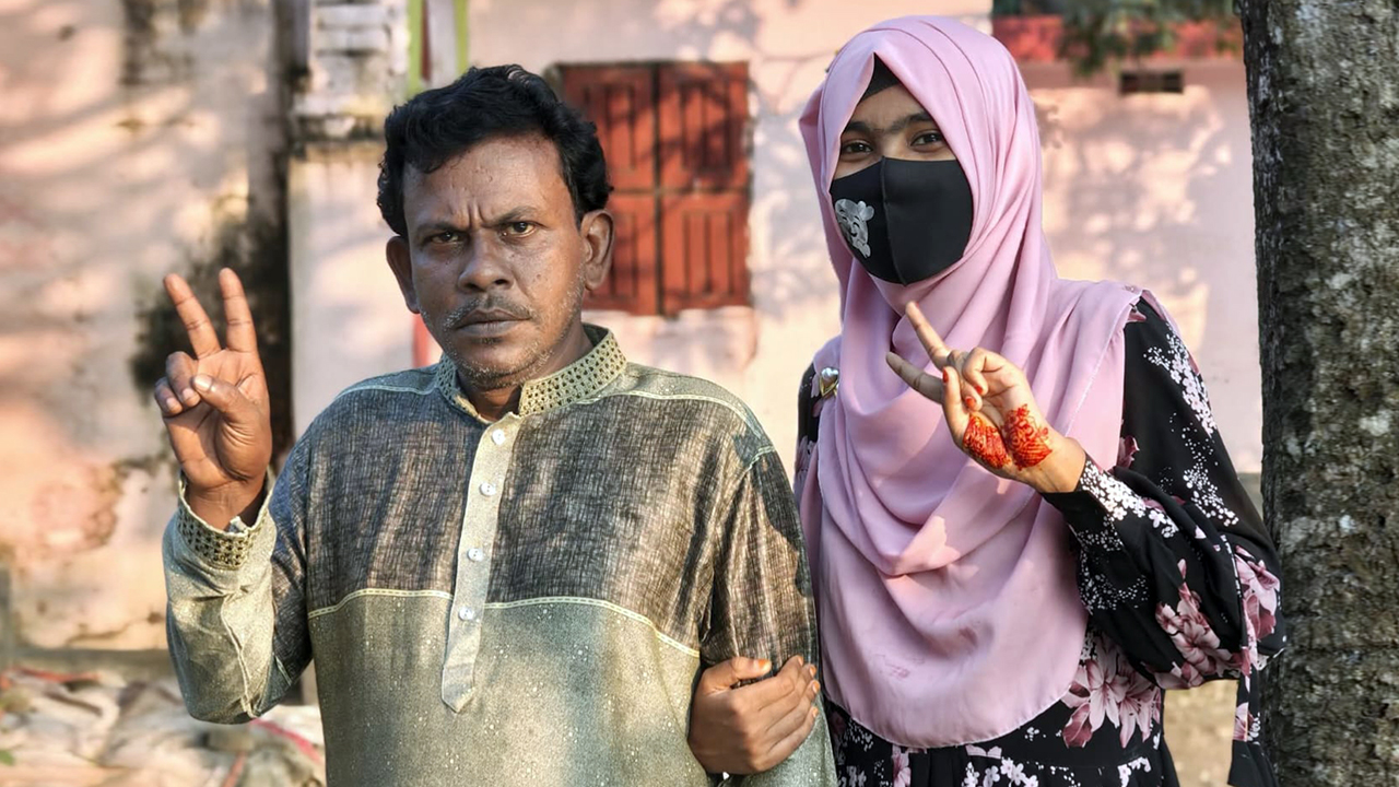 নাটোরে বাবা-মেয়ের একসঙ্গে এইচএসসি পাস
