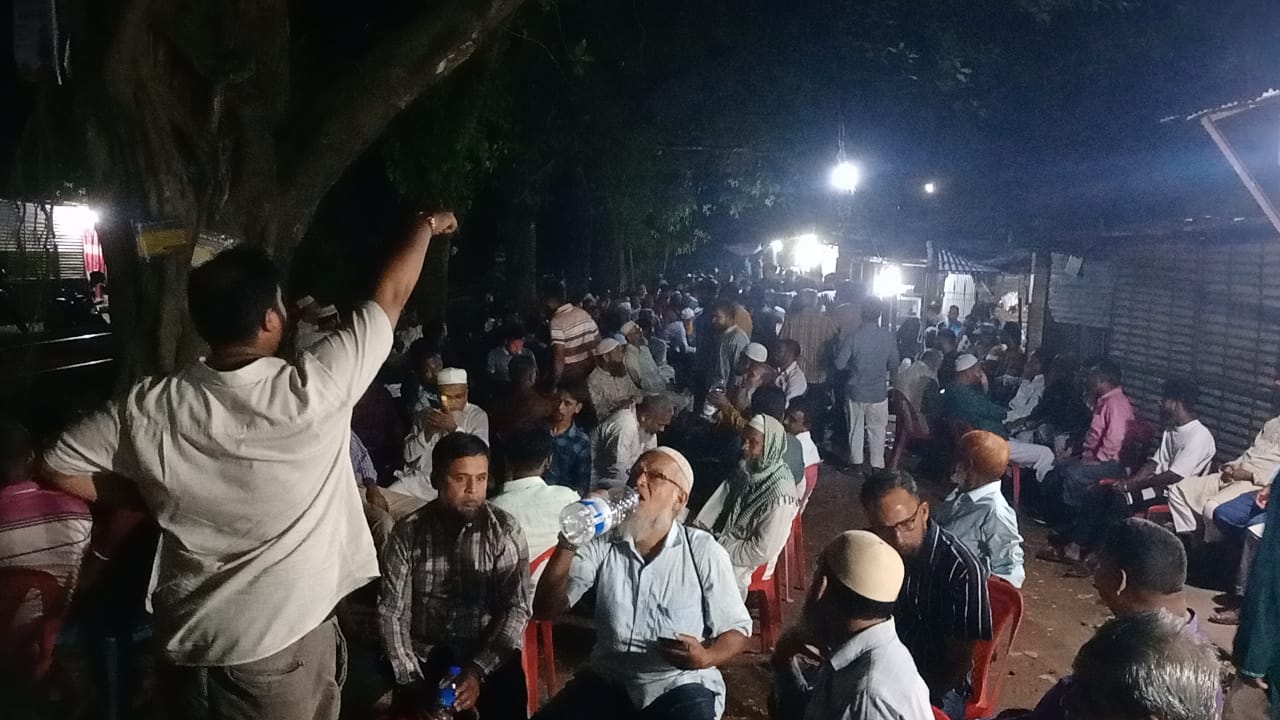 রাকসু নির্বাচন : ক্যাম্পাসের বাইরে বিএনপি-জামায়াতসহ উৎসুক জনতার ভিড়