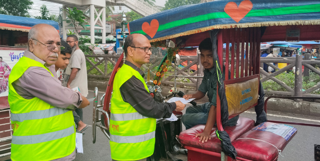 নিসচা’র দূর্ঘটনা রোধে সচেতনতামূলক ট্রাফিক ক্যাম্পেইন ও সচেতনমূলক লিফলেট বিতরণ