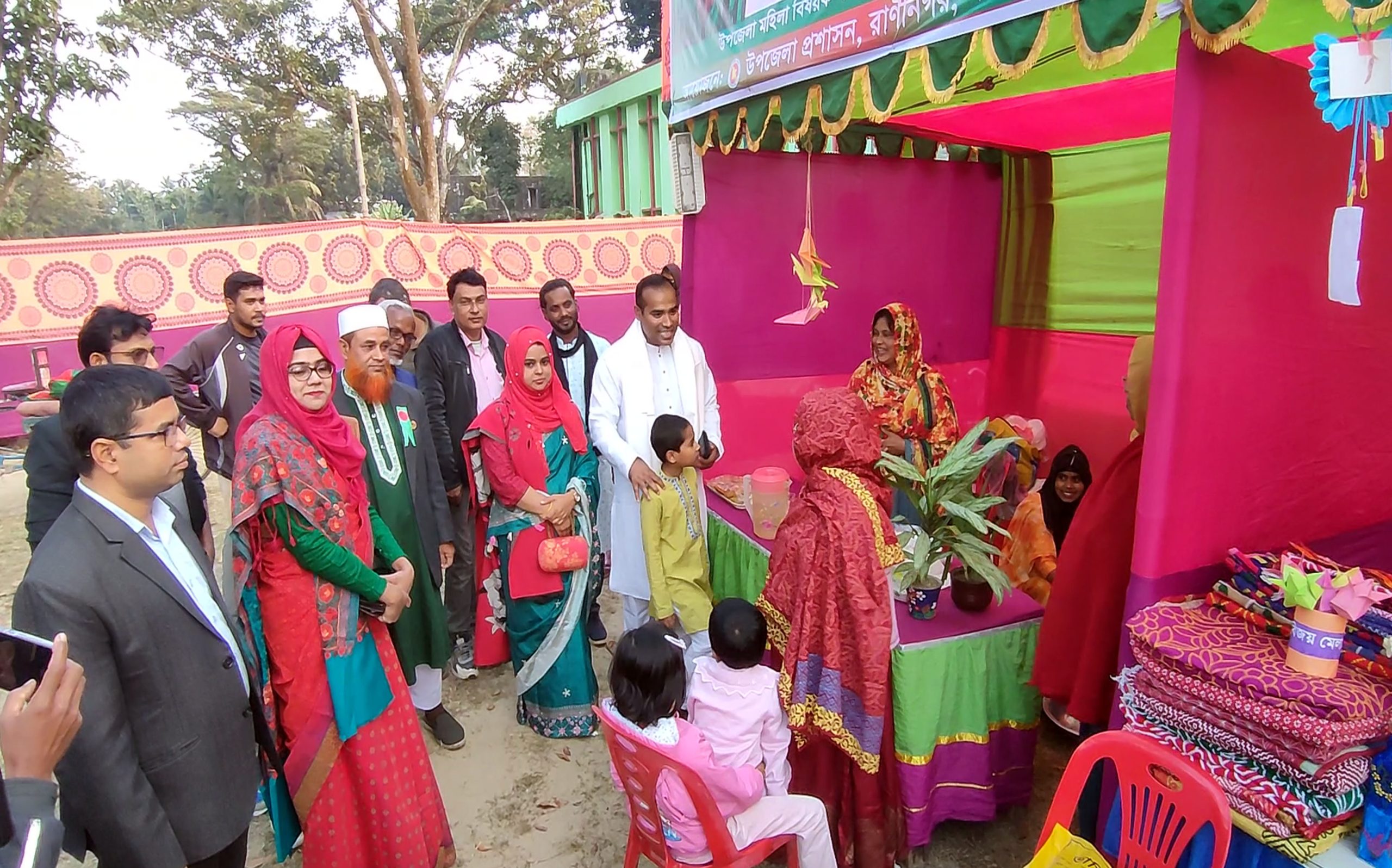 রাণীনগরের বিজয় মেলায় দর্শকদের উপচে পড়া ভীড়