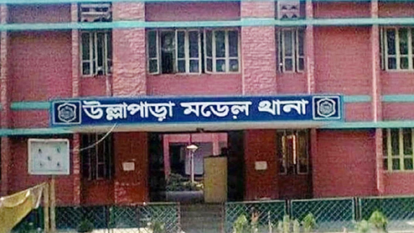 মণ্ডপে পুলিশের ওপর হামলা, স্বেচ্ছাসেবক দলের সাবেক নেতার বিরুদ্ধে মামলা
