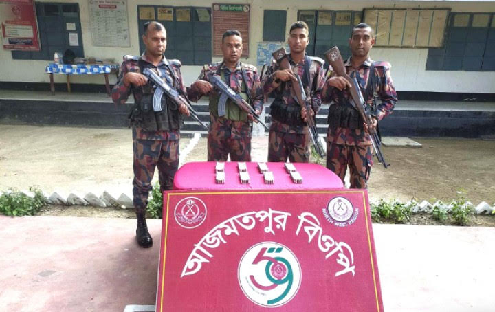 শিবগঞ্জ সীমান্তে বিপুল পরিমাণ নেশা জাতীয় ট্যাবলেট উদ্ধার