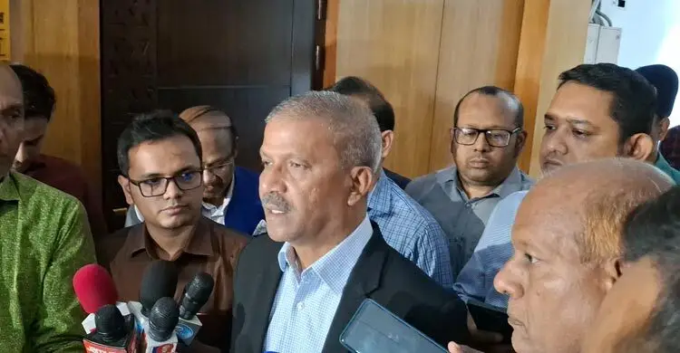 তারেক রহমানের ফেরার ব্যাপারে আইনগত বাধা আছে বলে জানা নেই : আইন উপদেষ্টা