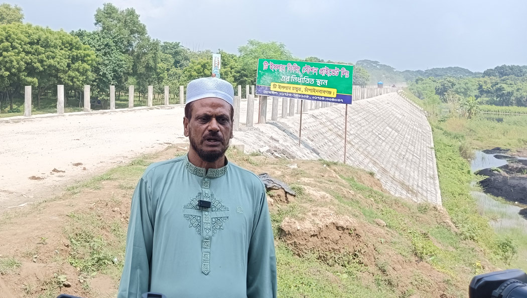 চাঁপাইনবাবগঞ্জে ‘বিএনপি নেতা’ পরিচয়ে ব্যবসায়ীর কাছে চাঁদা দাবি, না পেয়ে ভাঙচুর