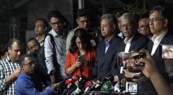 অন্তর্বর্তী সরকারকে ‘তত্ত্বাবধায়ক’ আদল দেওয়ার দাবি ইউনূসকে জানাল বিএনপি