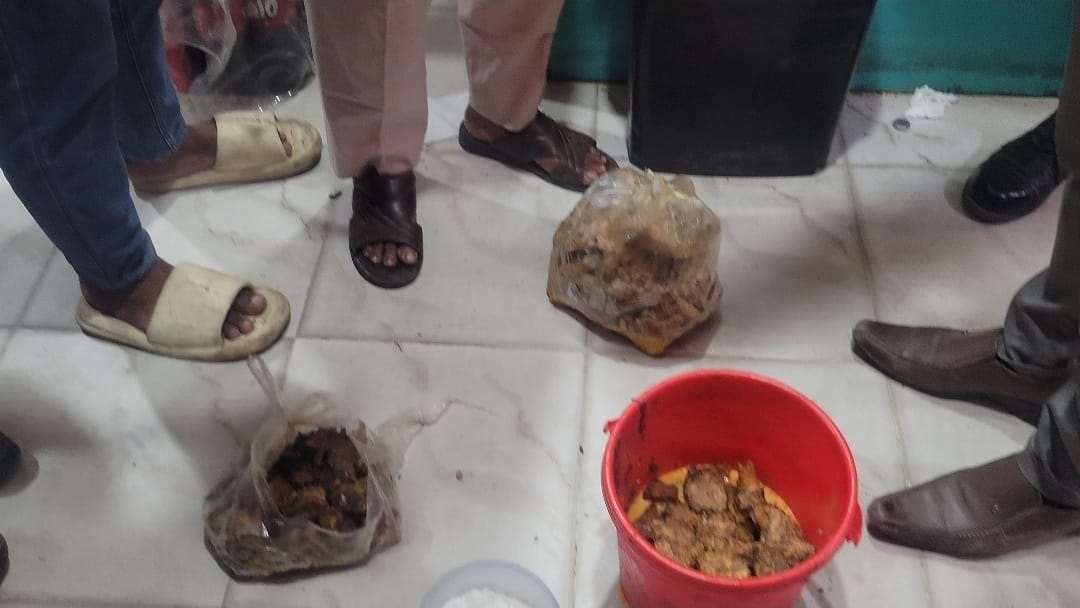 নষ্ট মাংসও ব্যবহার করতো পাবনার পুরান ঢাকার নান্না বিরানী হাউজ!