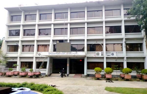 রাণীনগরের আমগ্রামে প্রবাসী স্ত্রীর ‘বিয়ে বিয়ে খেলা’