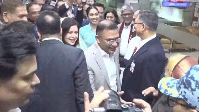 ১৭ বছর পর ঢাকায় পা রাখলেন তারেক রহমান