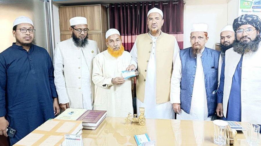 নওগাঁ-২ আসনের সাবেক এমপি হুমায়ুন কবিরের খেলাফত মজলিসে যোগদান