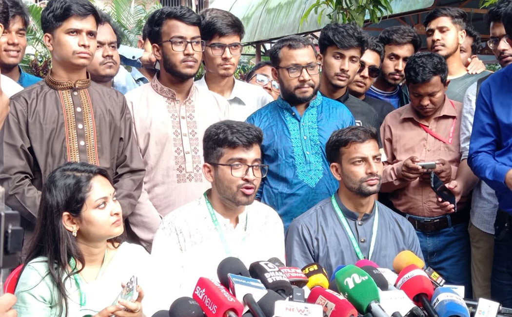 ১টি কেন্দ্রে ভোট ১ ঘণ্টা বন্ধ থাকার অভিযোগ ছাত্রদলের, সত্য নয় বলছেন প্রিজাইডিং অফিসার