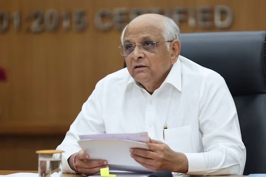 মুখ্যমন্ত্রী ছাড়া সব মন্ত্রীর পদত্যাগ গুজরাটে!