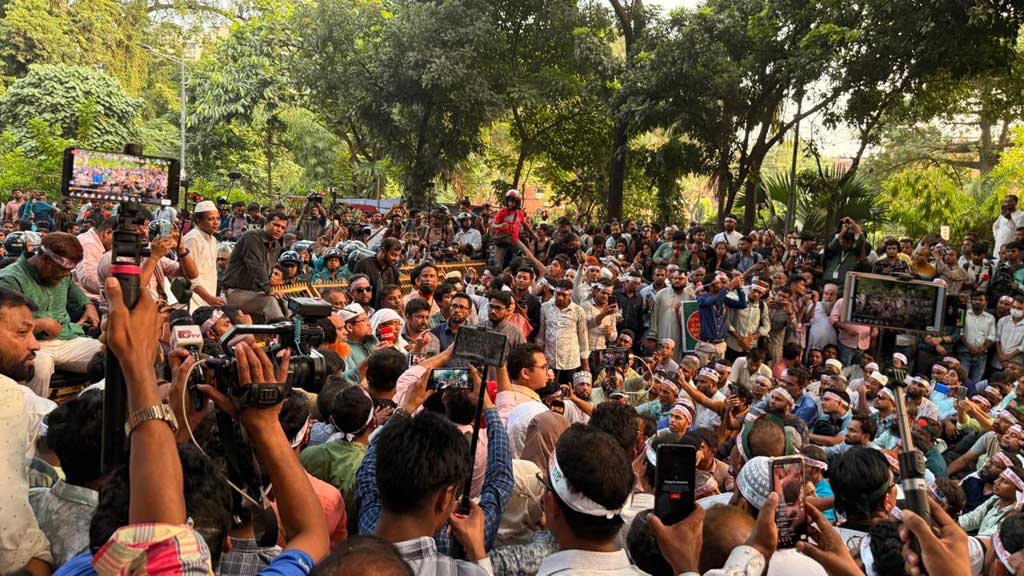 শহীদ মিনারে ফিরলেন এমপিও শিক্ষকরা, বুধবার ‘শাহবাগ ব্লকেড’
