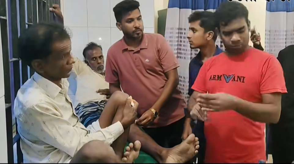 রাজশাহী-৫ বিএনপি প্রার্থীর সাথে সাক্ষাতে যাওয়ার পথে সড়ক দুর্ঘটনায় আহত ১০