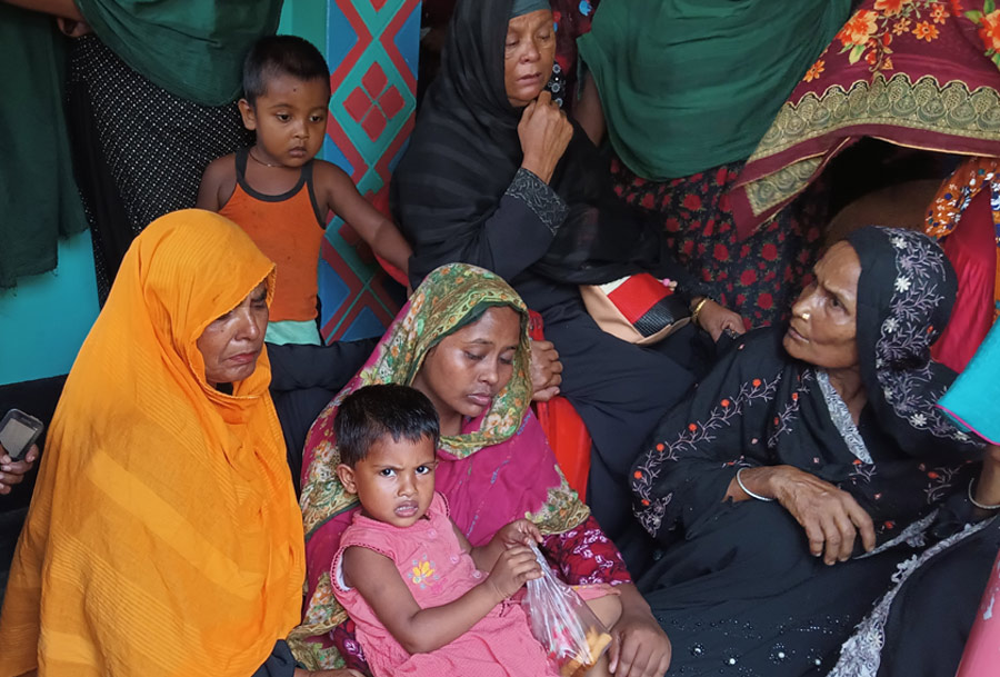 ‘দুই মেয়েকে নিয়ে আমি অথৈ সাগরে’